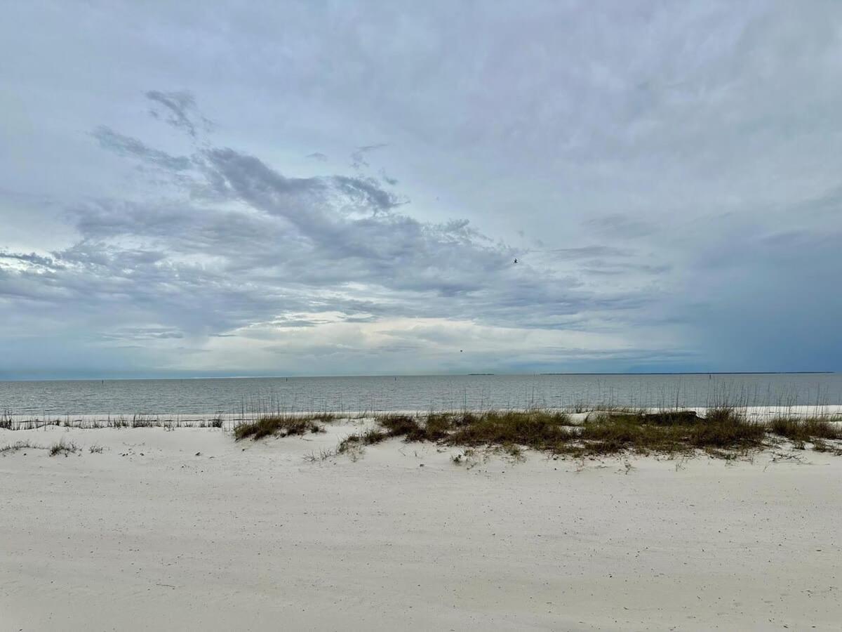 Bare Feet Bungalow -Close To Beach & Dog Friendly Gulfport Buitenkant foto