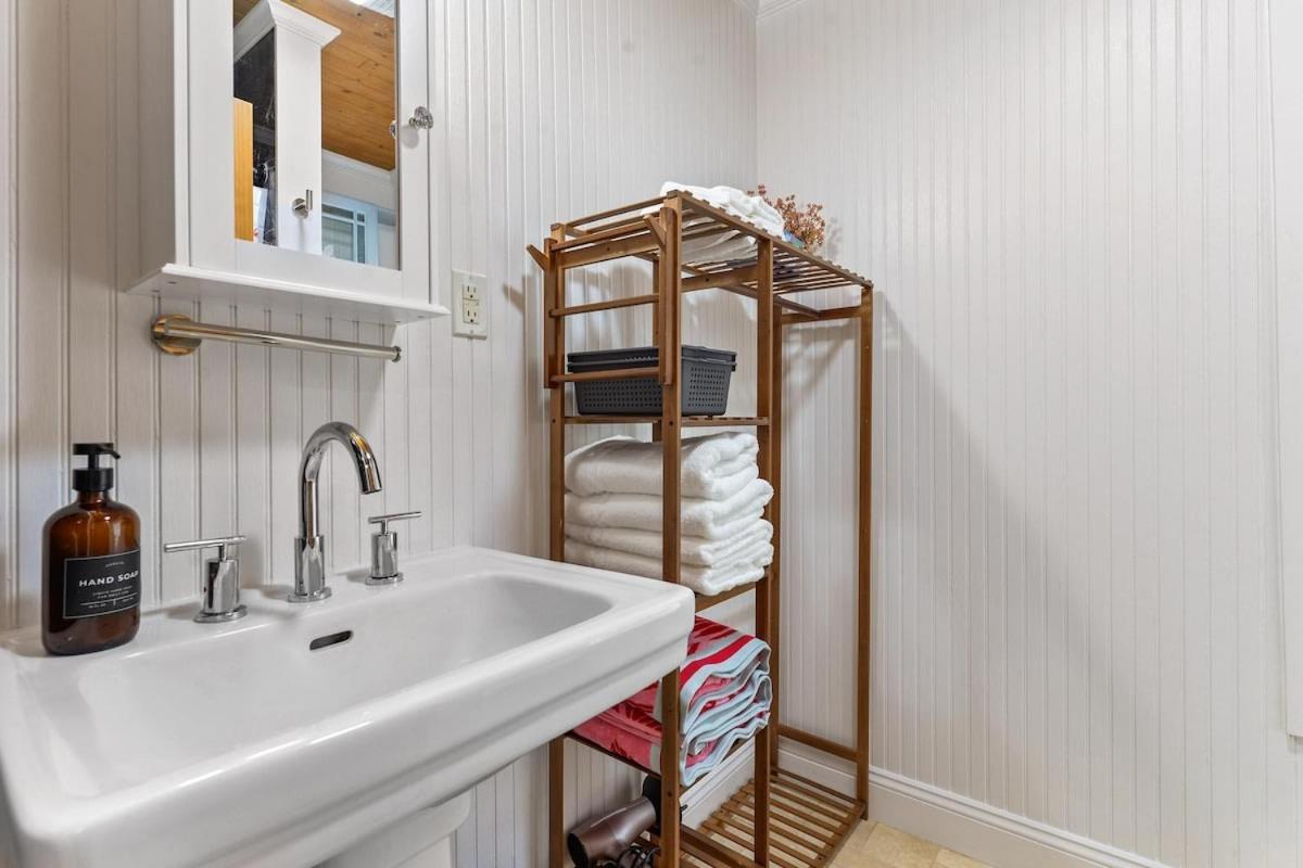 Bare Feet Bungalow -Close To Beach & Dog Friendly Gulfport Buitenkant foto