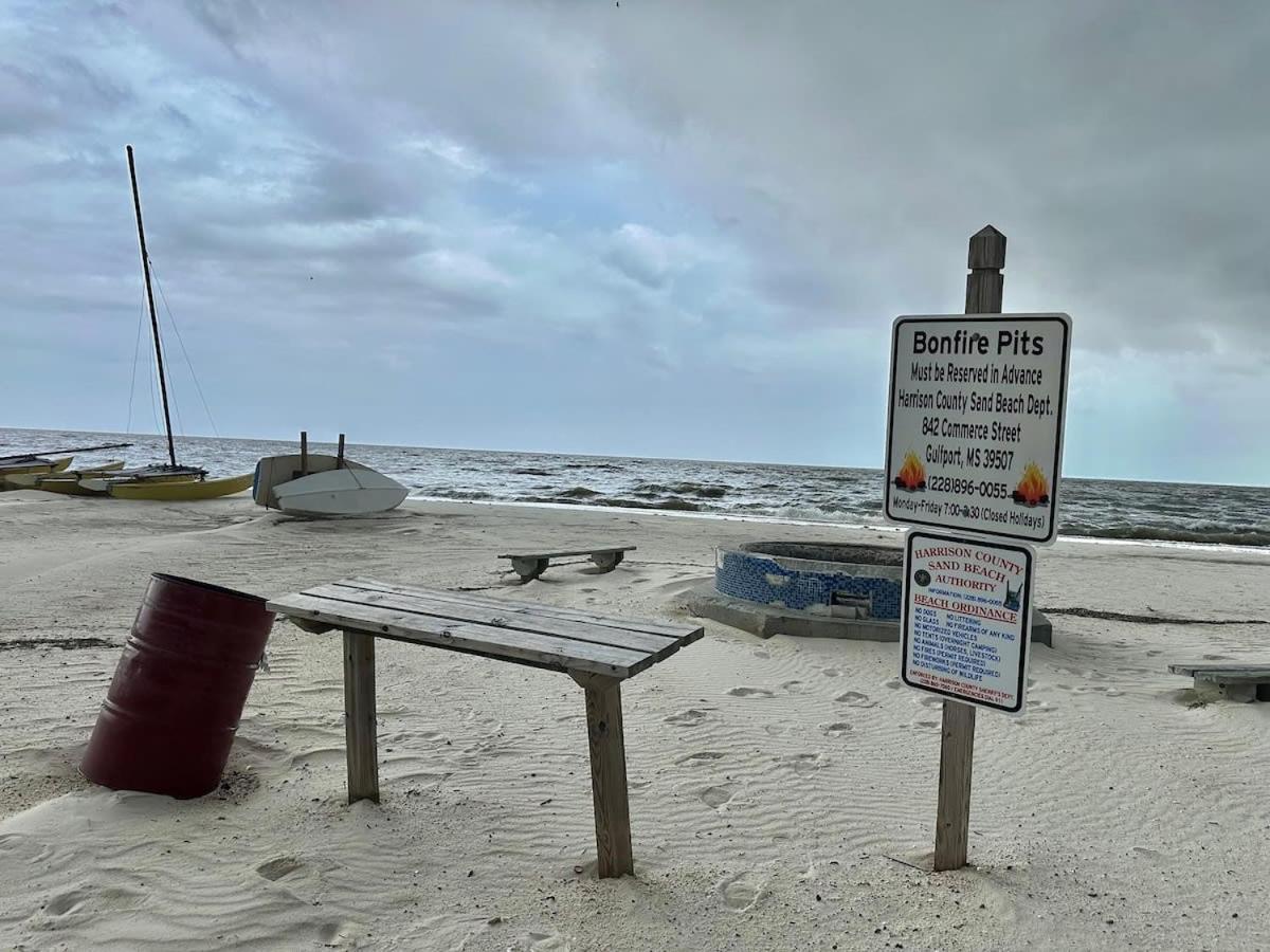 Bare Feet Bungalow -Close To Beach & Dog Friendly Gulfport Buitenkant foto